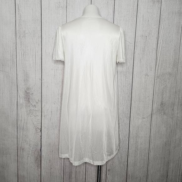 Vintage 70s Sears White Nylon Nightgown with Floral Embroidery, size Medium - Picture 7 of 9